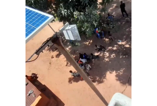  VCELL Solar Flood Lights 4.0 used for street lamps in Africa.